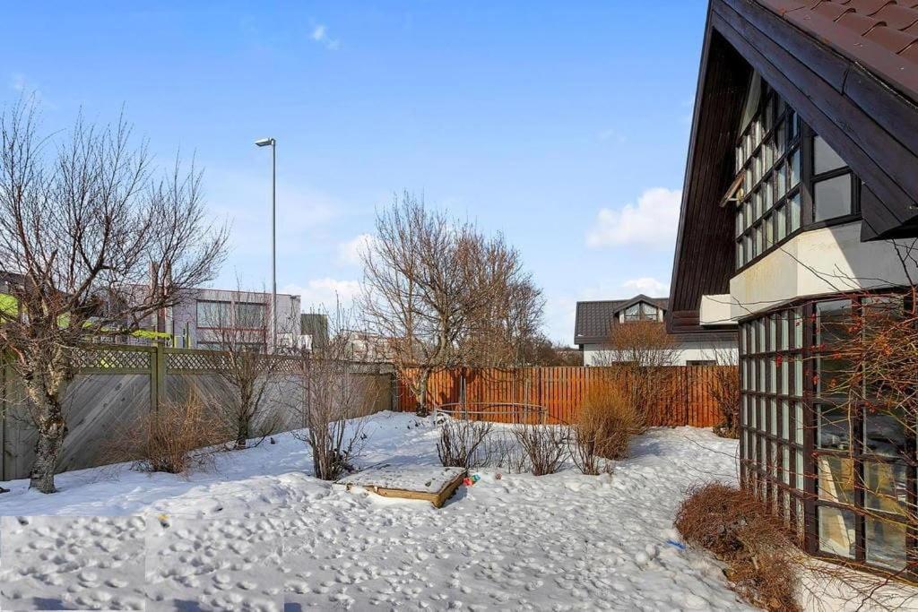 Icelandic Art Garden Villa W. Parking In Centre City Reykjavík Eksteriør billede